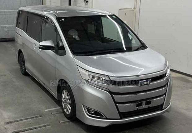 Toyota Noah 1.8 FWD Hybrid (7 seater) 2021 Silver