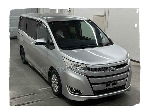 Toyota Noah 1.8 FWD Hybrid (7 seater) 2021 Silver