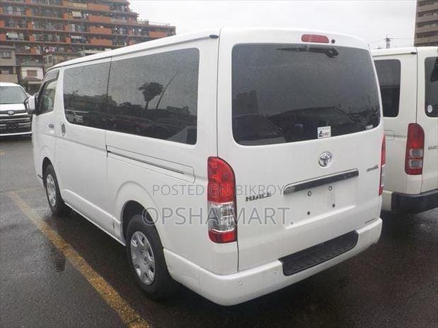 Toyota Grand HiAce 2001 Pearl
