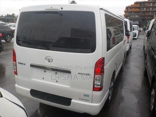 Toyota Grand HiAce 2000 Pearl