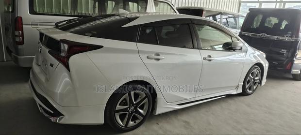 Toyota Prius 2021 Pearl