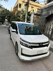 Toyota Voxy 2014 Pearl for sale
