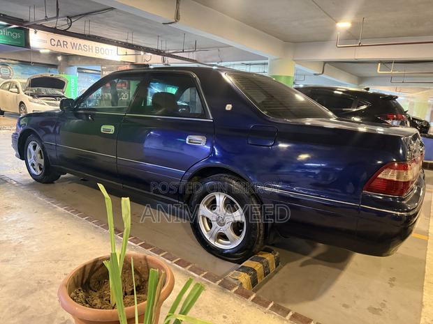 Toyota Crown 1997 Blue