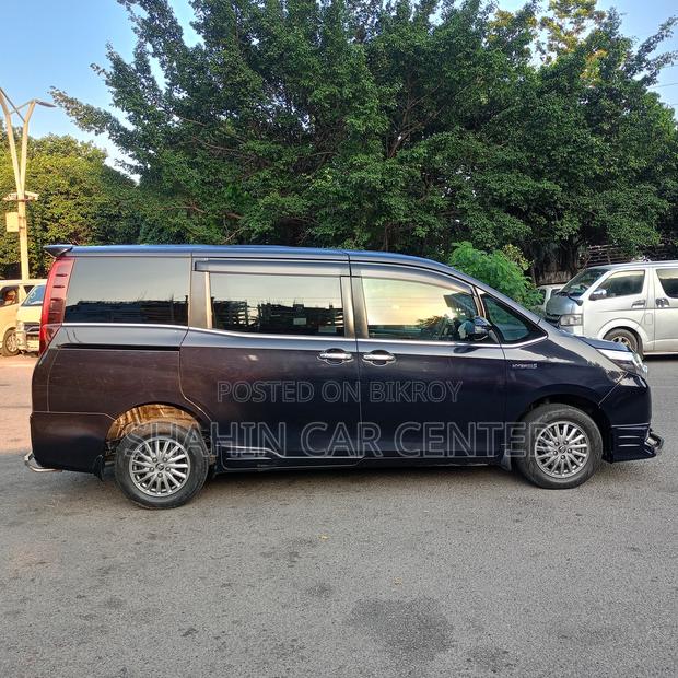 Toyota Noah 1.8 FWD Hybrid (7 seater) 2015 Black
