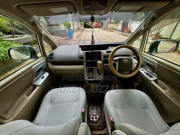 Toyota Noah 2.0 143hp AWD (7 Seater) 2012 Pearl