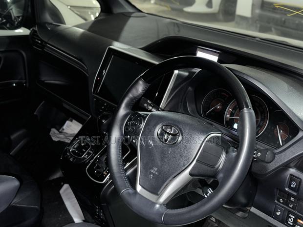Toyota Esquire 2.0 AWD (7 seater) 2021 Black