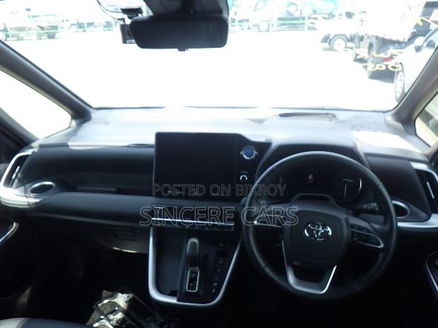 Toyota Noah 2022 Pearl