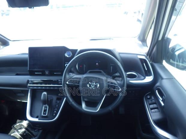 Toyota Noah 2022 Pearl