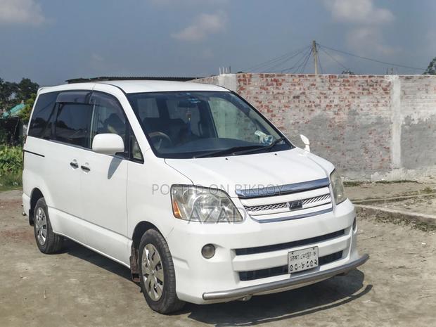 Toyota Noah 2007 White
