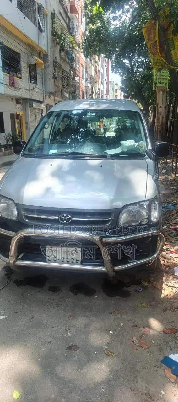 Toyota Noah 2006 Silver