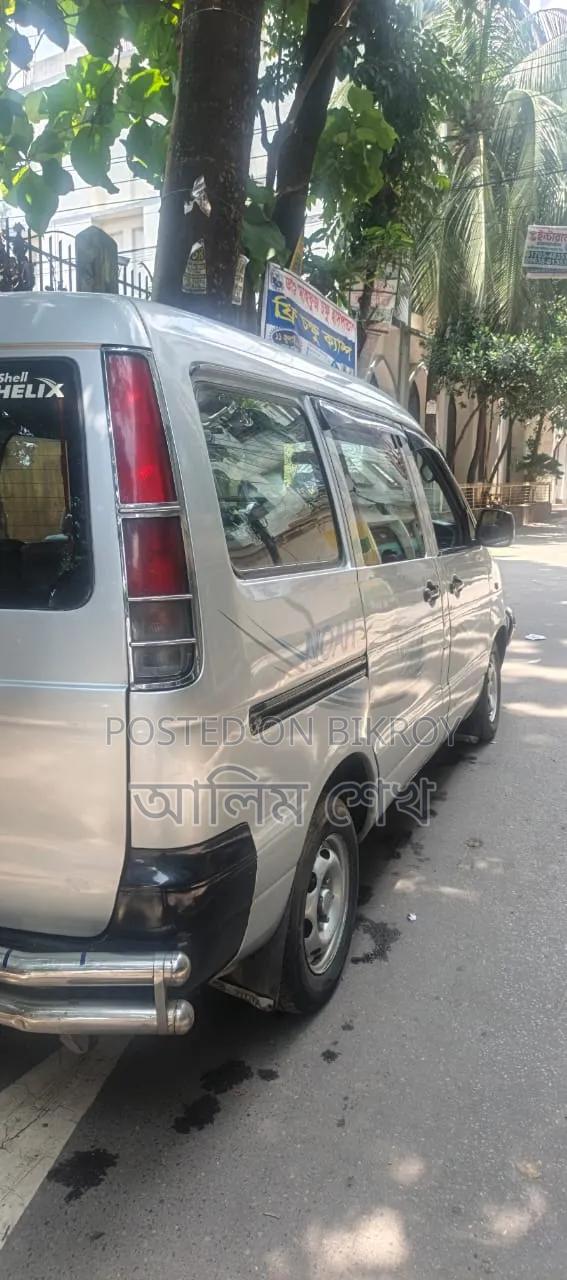 Toyota Noah 2006 Silver