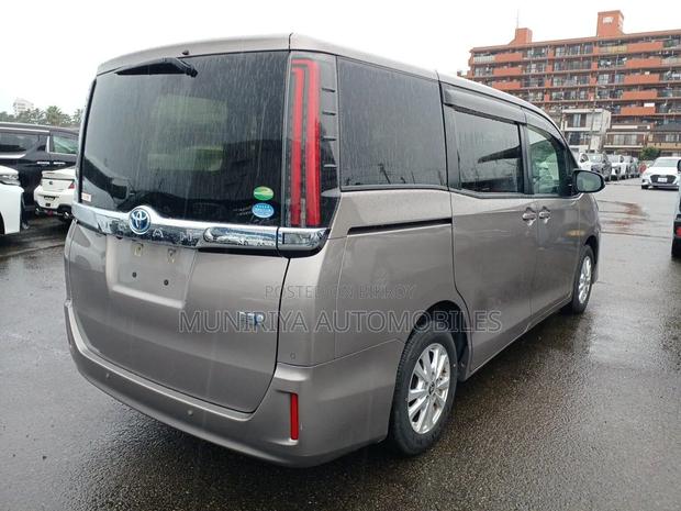 Toyota Noah 1.8 FWD Hybrid (7 seater) 2021 Brown