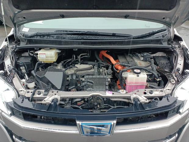 Toyota Noah 1.8 FWD Hybrid (7 seater) 2021 Brown