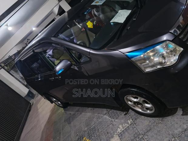 Toyota Noah 2.0 143hp FWD (7 Seater) 2012 Gray