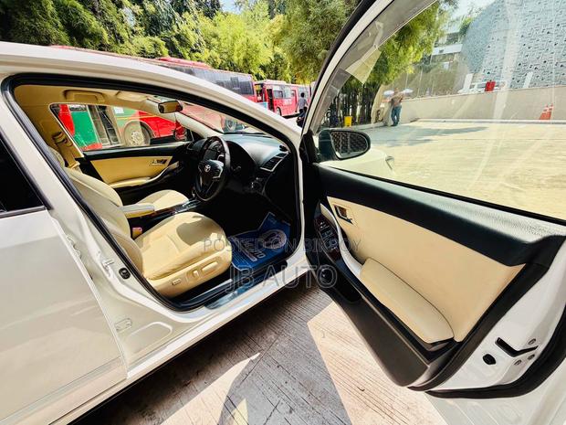 Toyota Premio 2018 Pearl