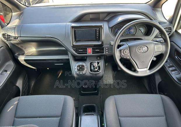 Toyota Noah 1.8 FWD Hybrid (7 seater) 2021 White