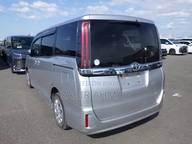 Toyota Noah 2021 Silver
