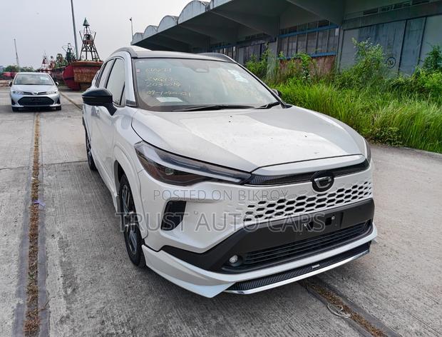 Toyota Corolla Cross 2026 White