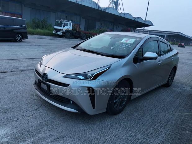 Toyota Prius 2021 Beige