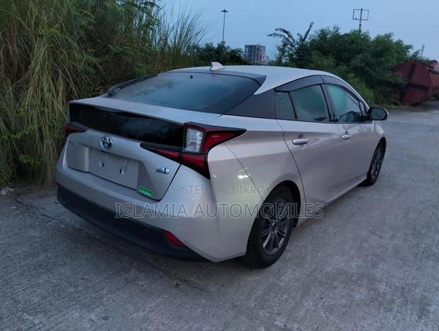 Toyota Prius 2021 Beige