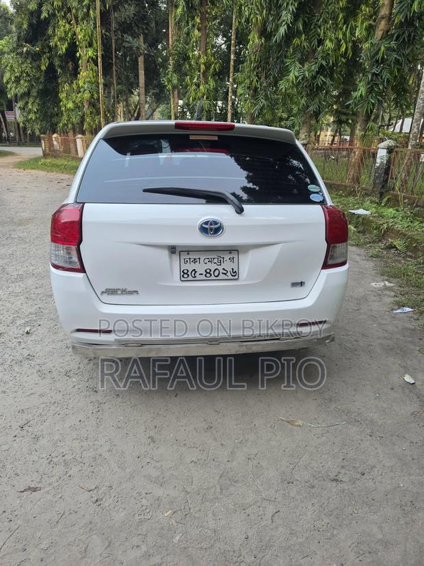 Toyota Corolla Fielder 1.5 Hybrid FWD 2014 White