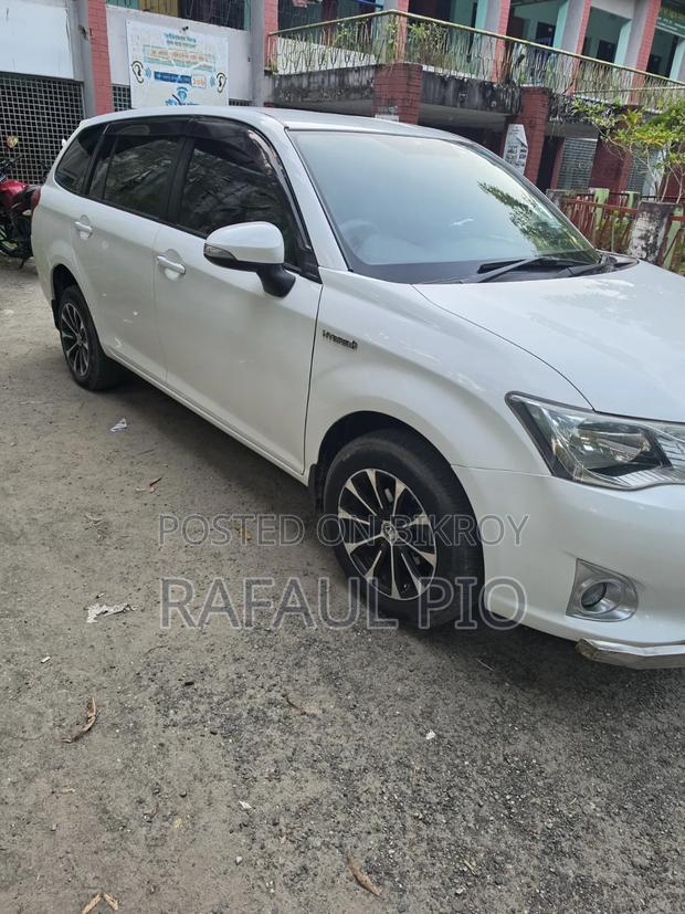 Toyota Corolla Fielder 1.5 Hybrid FWD 2014 White