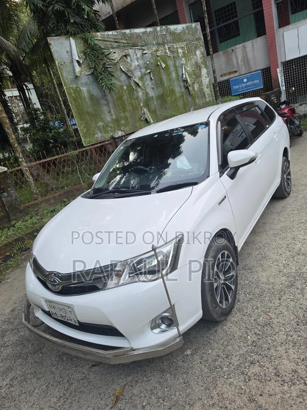 Toyota Corolla Fielder 1.5 Hybrid FWD 2014 White