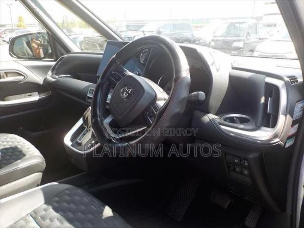 Toyota Voxy Hybrid S-Z 2WD 7-Seater 2023 Pearl