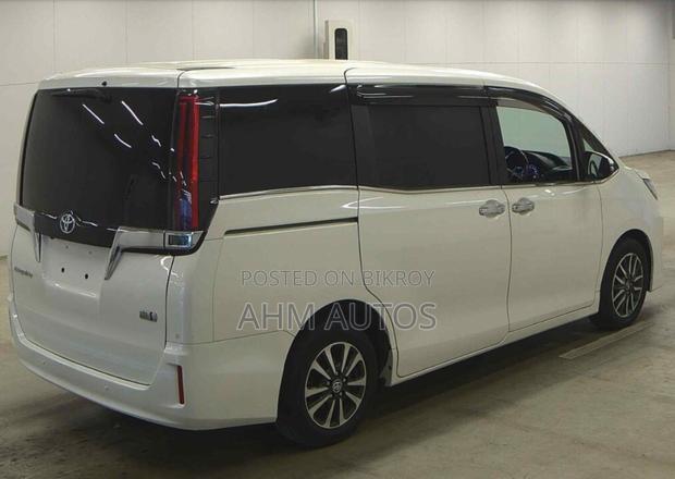Toyota Esquire 1.8 FWD Hybrid (7 seater) 2021 Pearl