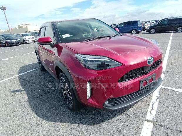 Toyota Yaris Cross 1.5 Hybrid FWD 2021 Red