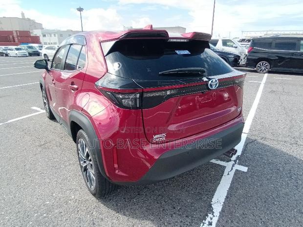 Toyota Yaris Cross 1.5 Hybrid FWD 2021 Red