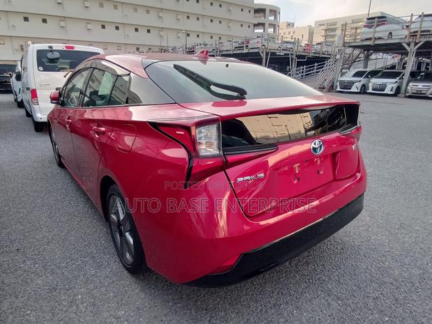 Toyota Prius 2021 Red