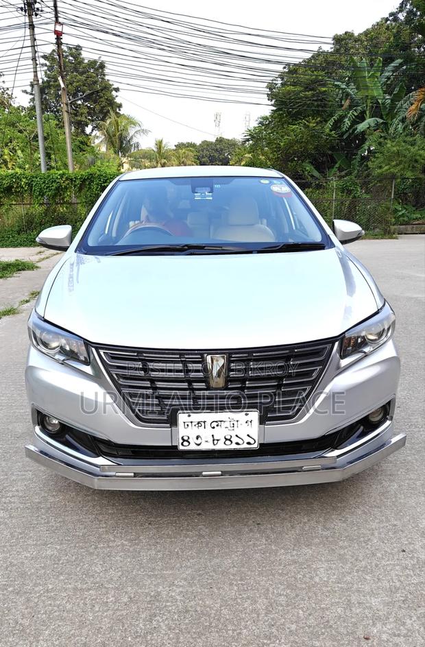 Toyota Premio 2016 Silver
