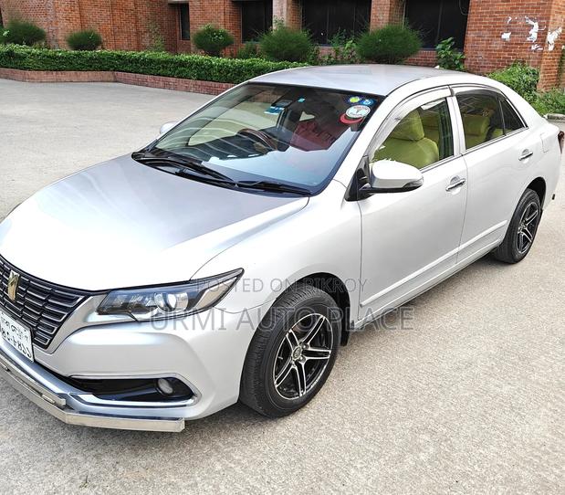 Toyota Premio 2016 Silver