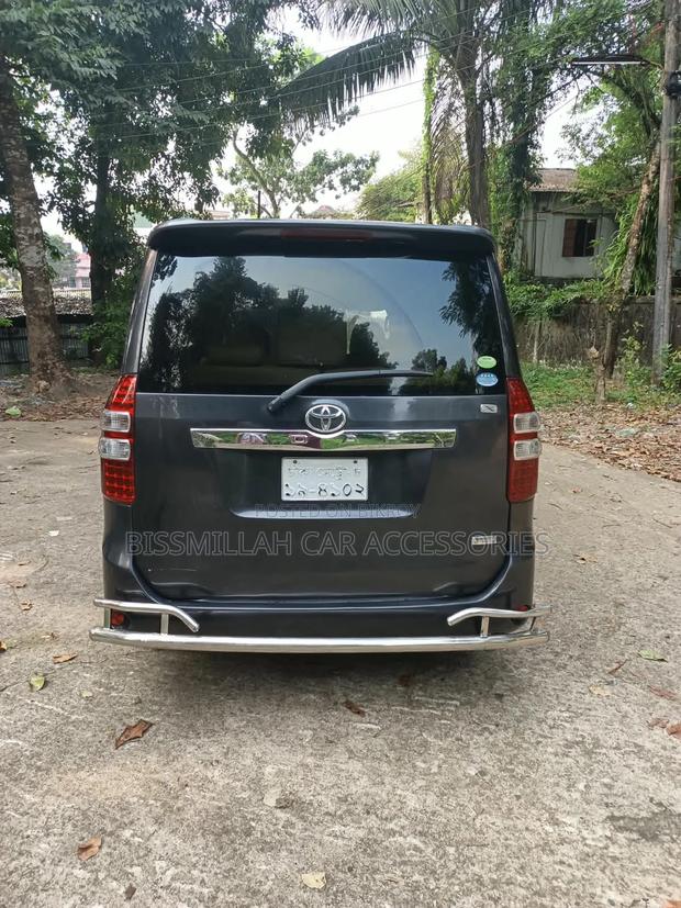 Toyota Noah 2.0 158hp AWD (8 Seater) 2012 Gray