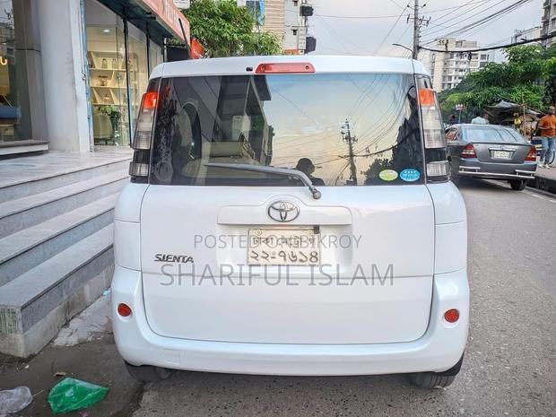 Toyota Sienta 1.5 FWD 2011 Pearl
