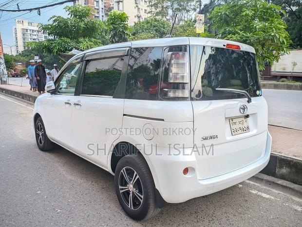 Toyota Sienta 1.5 FWD 2011 Pearl