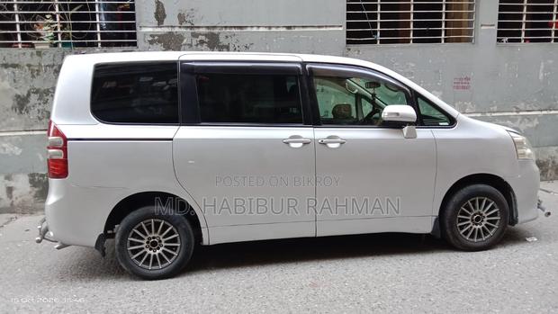 Toyota Noah 2010 White