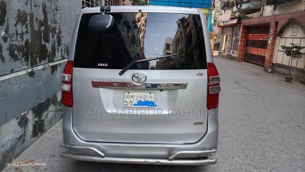 Toyota Noah 2010 White