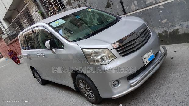 Toyota Noah 2010 White