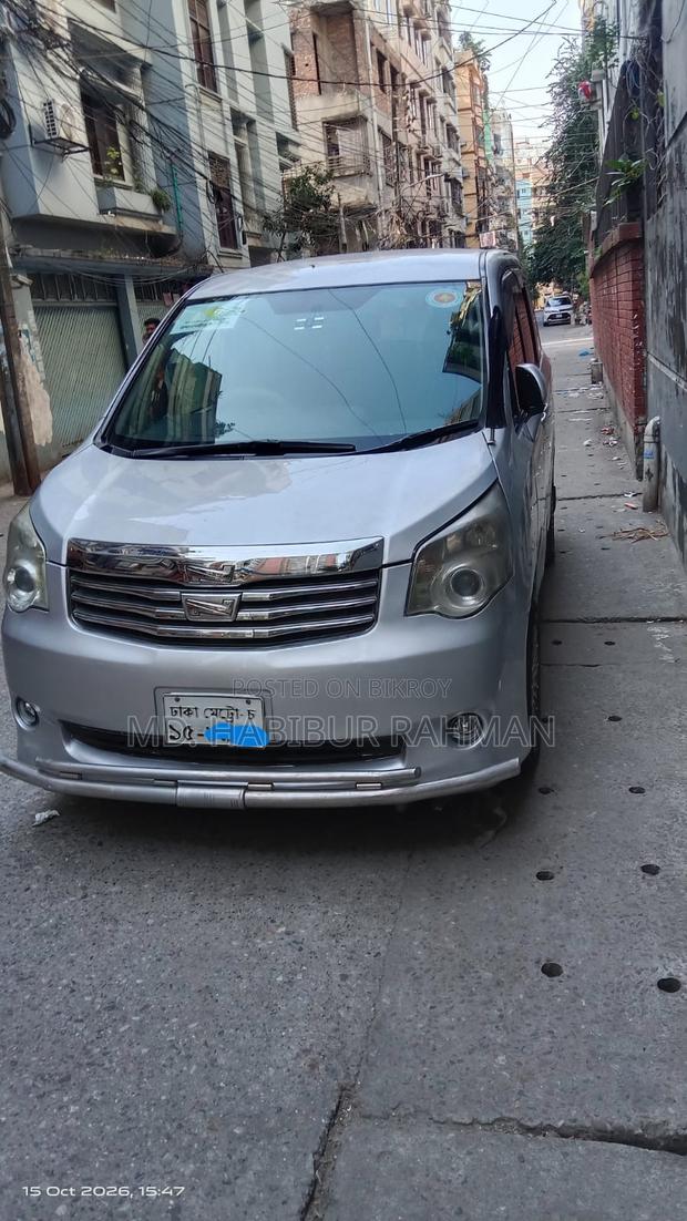 Toyota Noah 2010 White