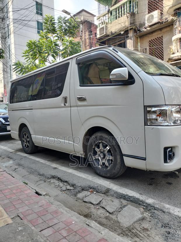 Car 2012 White