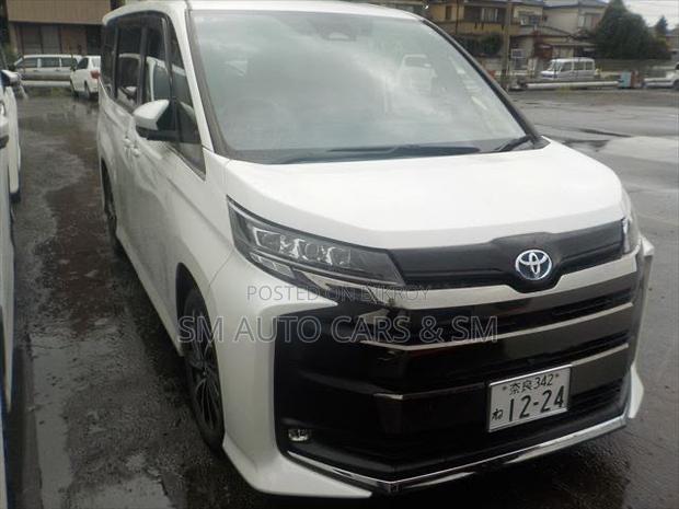 Toyota Noah 2023 Pearl
