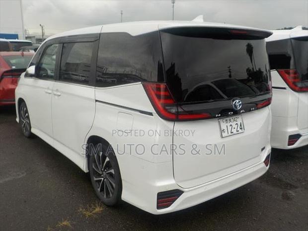 Toyota Noah 2023 Pearl