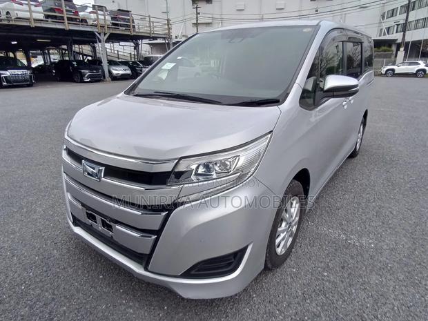 Toyota Noah 2021 Silver