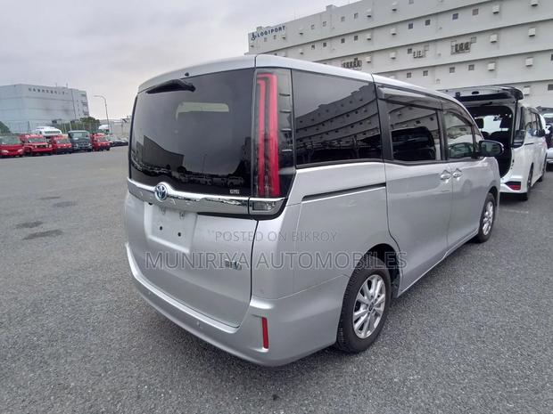 Toyota Noah 2021 Silver
