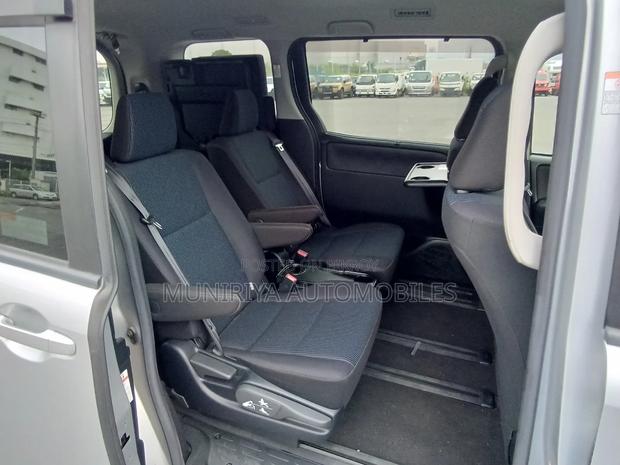 Toyota Noah 2021 Silver