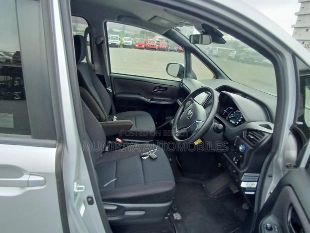 Toyota Noah 2021 Silver