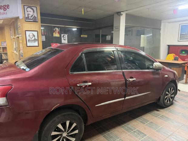 Toyota Belta 2006 Maroon