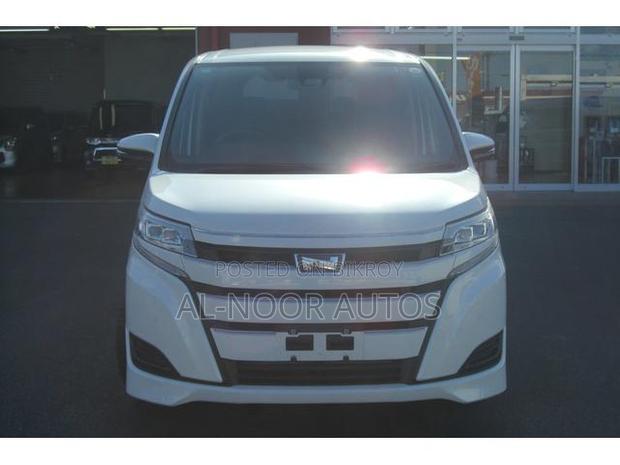 Toyota Noah 2.0 FWD (8 Seater) 2021 Pearl